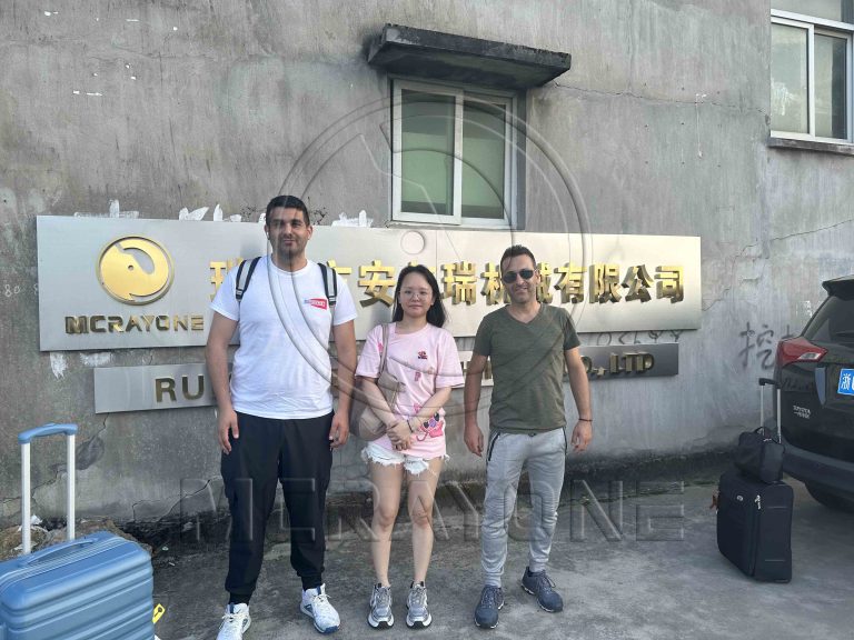 Клиенты посетили завод, чтобы протестировать оборудование для очистки какао-масла